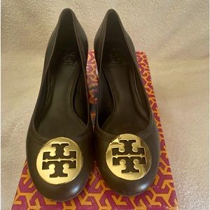❤️ TORY BURCH COCONUT GOLD 215 , BASIC AMY PUMP-MESTICO by: Tory Burch